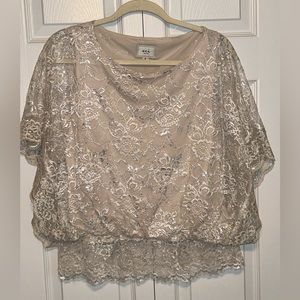 ECI Cream Metallic Lace Short Sleeve Blouse Sz‎ M